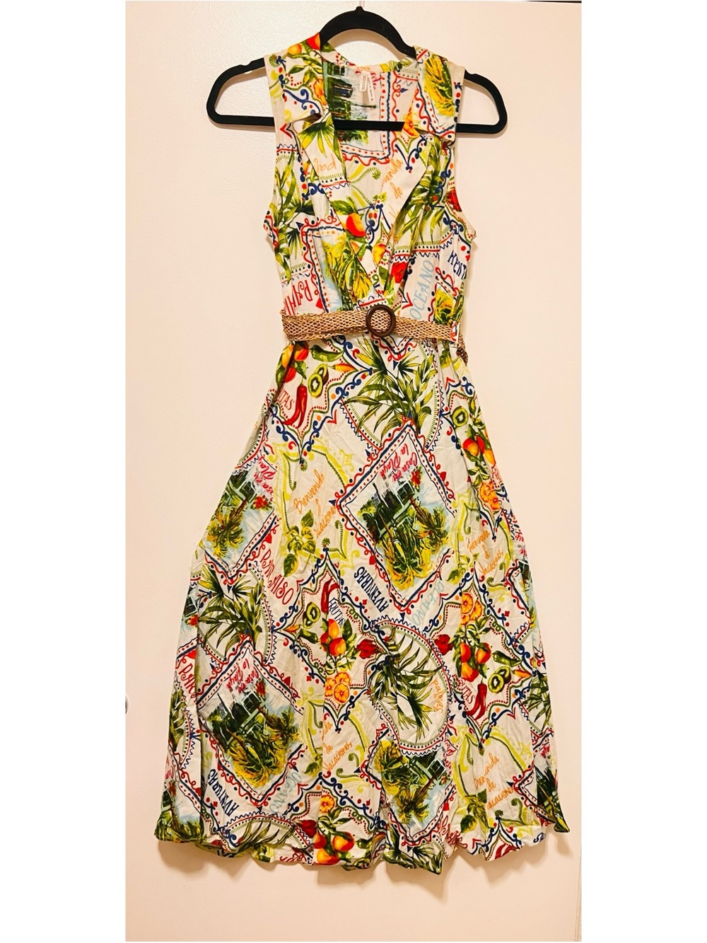 Tropical Print Sleeveless Midi Dress.